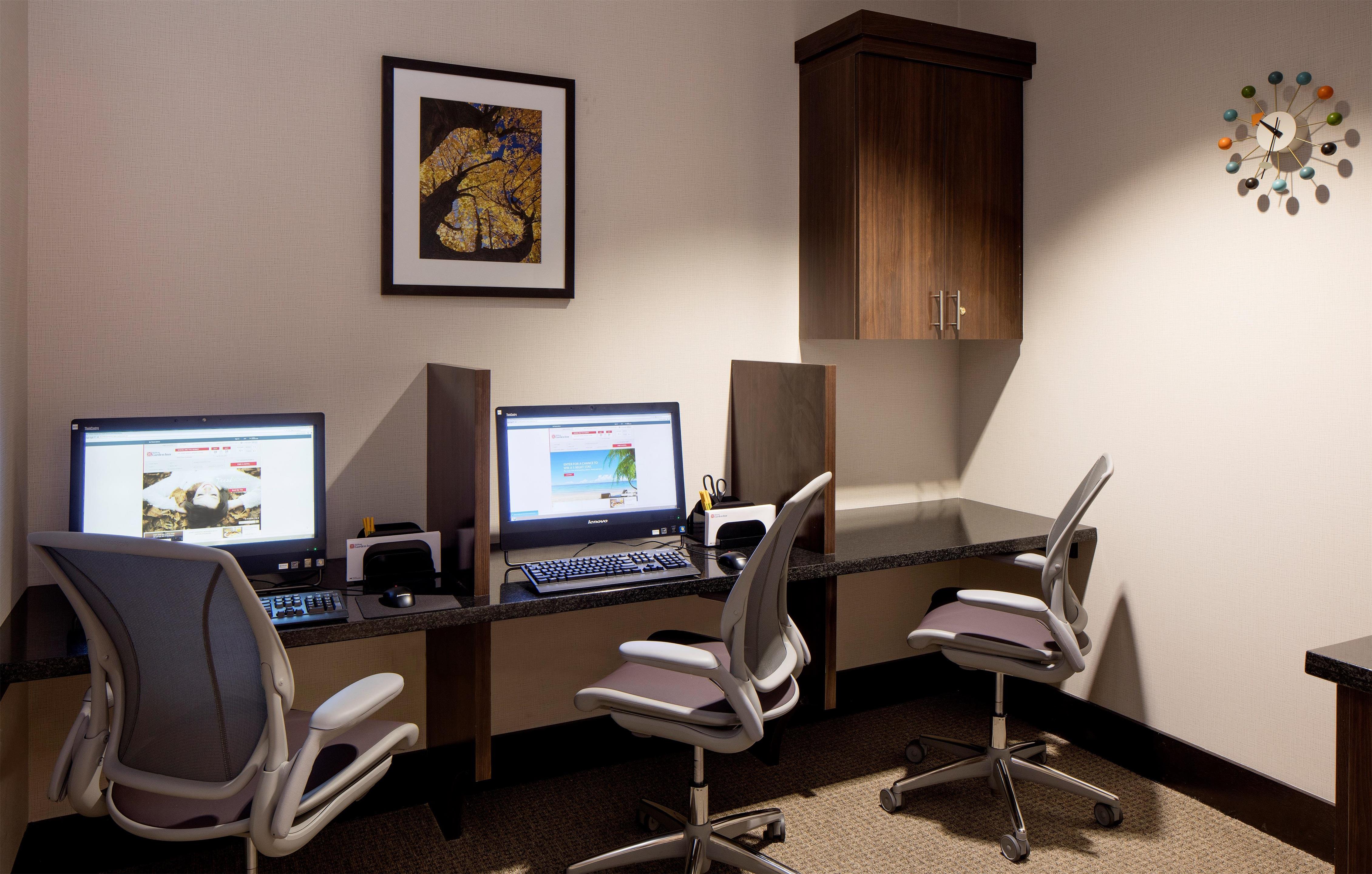 Business Center | Hilton Garden Inn Downtown Dallas