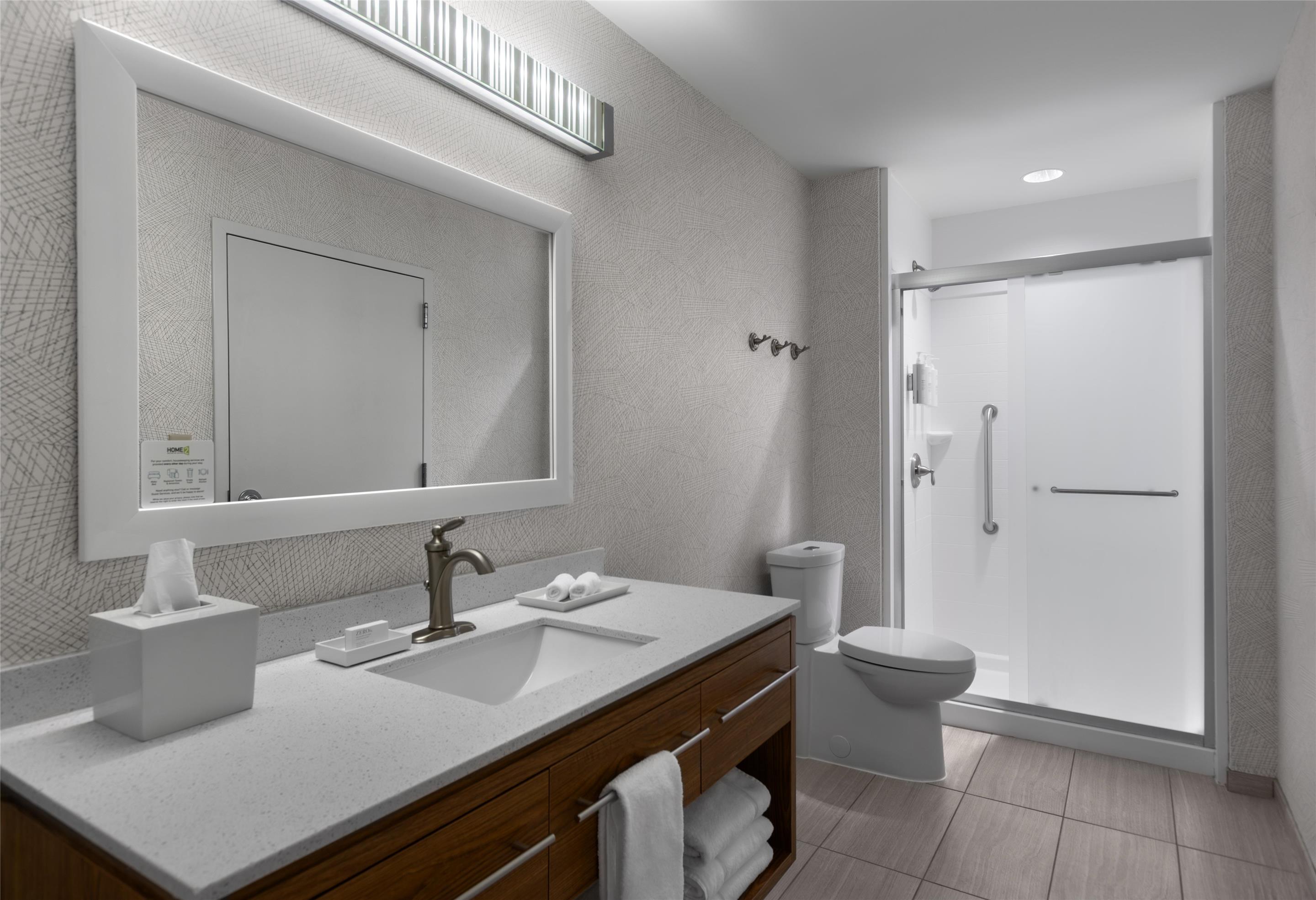 Guest room bath