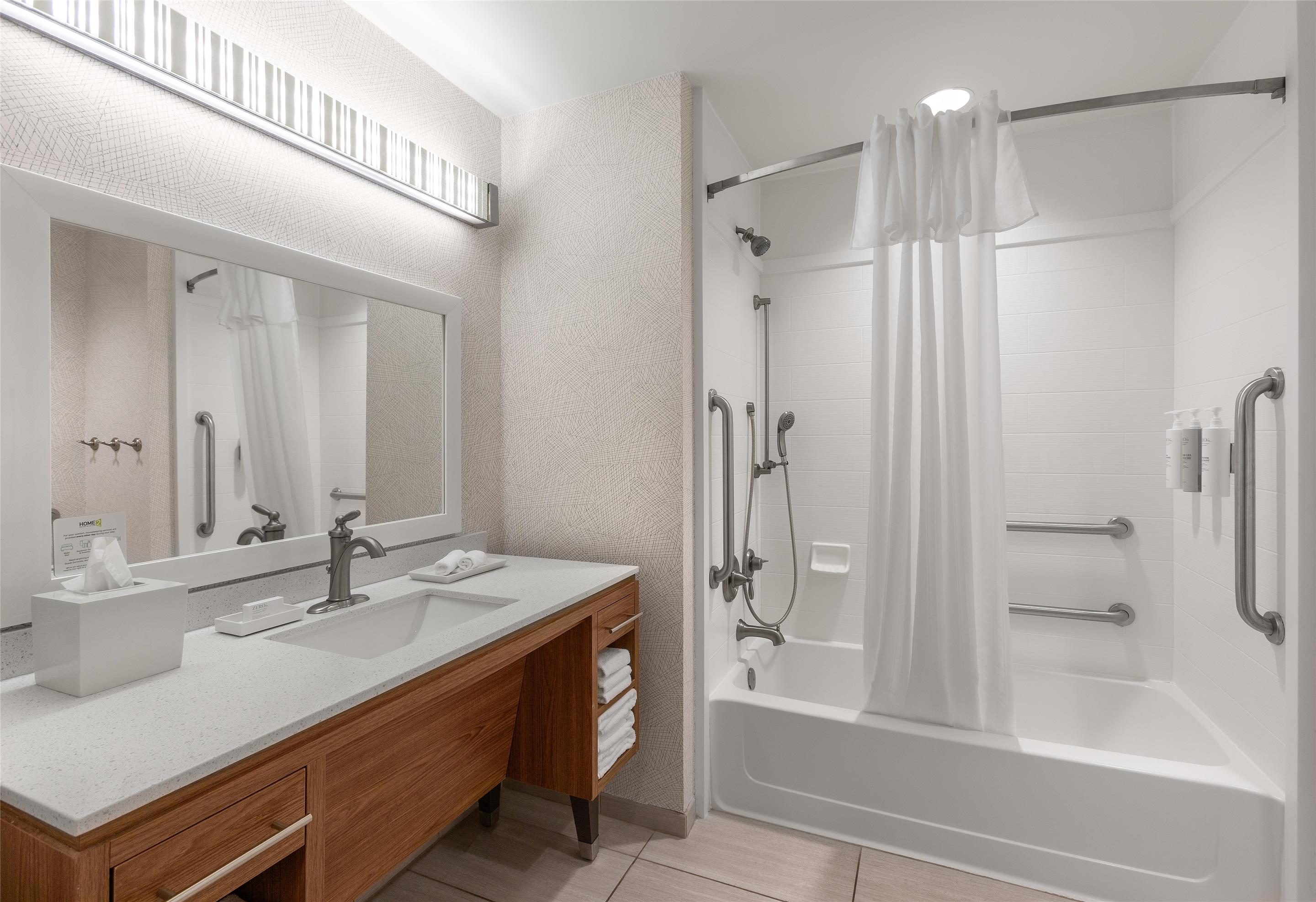 Guest room bath
