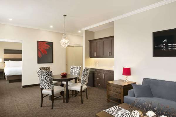 Suite - Days Inn & Suites Lindsay