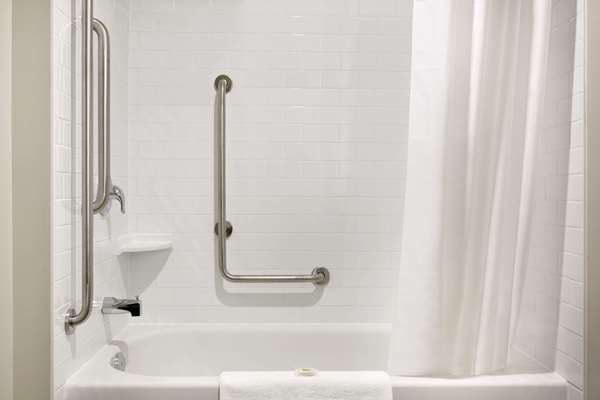  - Days Inn & Suites Lindsay