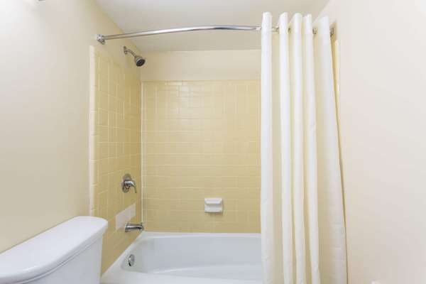  - Howard Johnson Hotel Virginia Beach