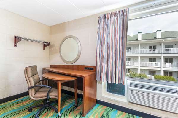  - Howard Johnson Hotel Virginia Beach