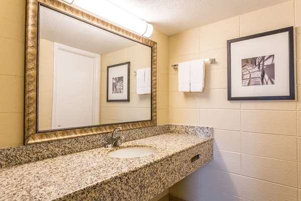  - Howard Johnson Hotel Virginia Beach