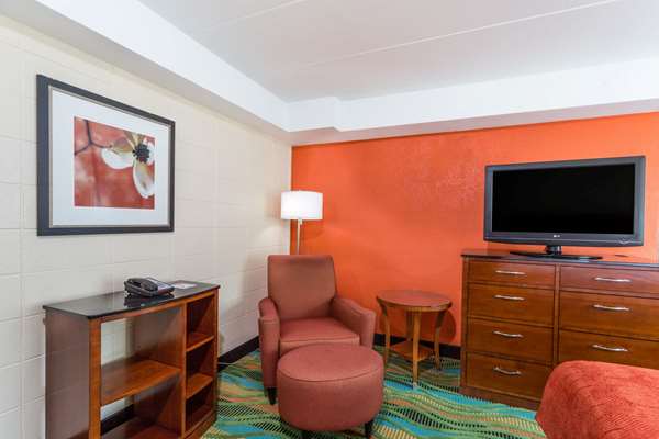  - Howard Johnson Hotel Virginia Beach