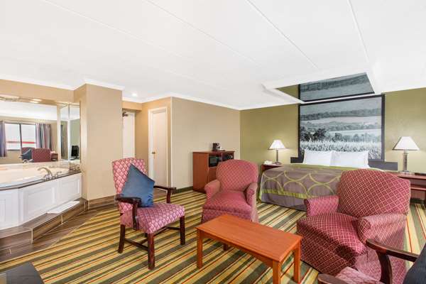 Suite - Super 8 Hotel Frederick - I-70, Exit 54