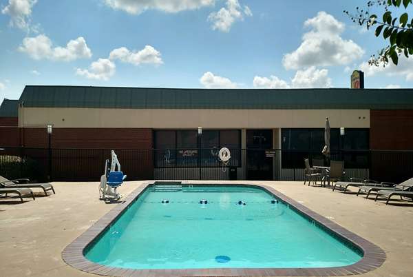 Pool - Super 8 Motel Atoka