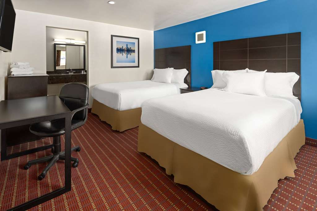 TRAVELODGE BY WYNDHAM MANHASSE-guestroom-Guest Room,On-Site.jpg
