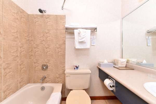  - Canadas Best Value Inn & Suites Castlegar