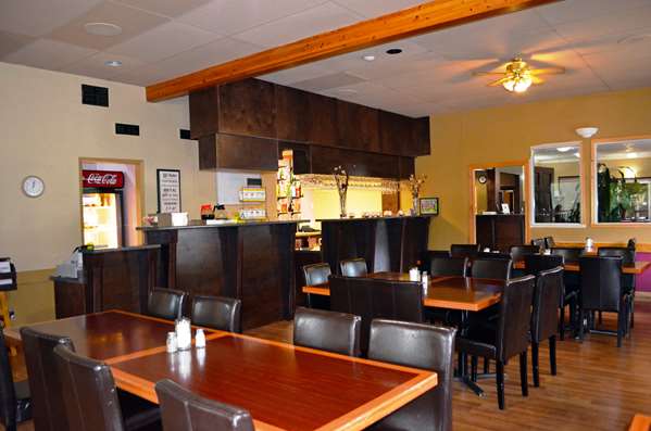 Restaurant - Canadas Best Value Inn & Suites Castlegar
