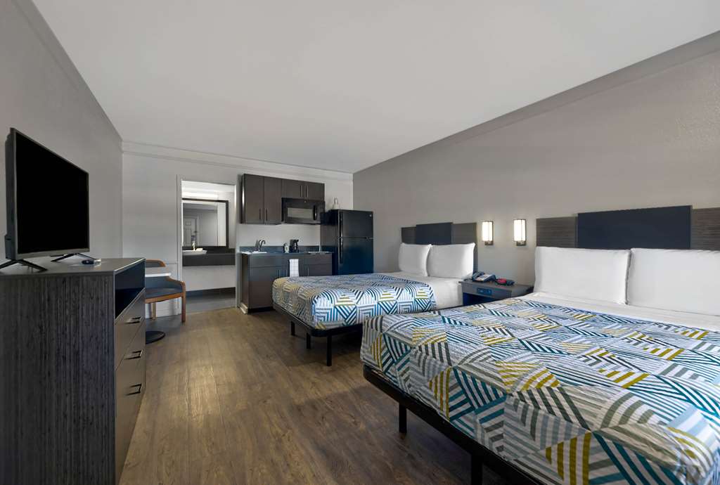 MOTEL 6 DENTON - UNT-guestroom-Guest Room,On-Site.jpg