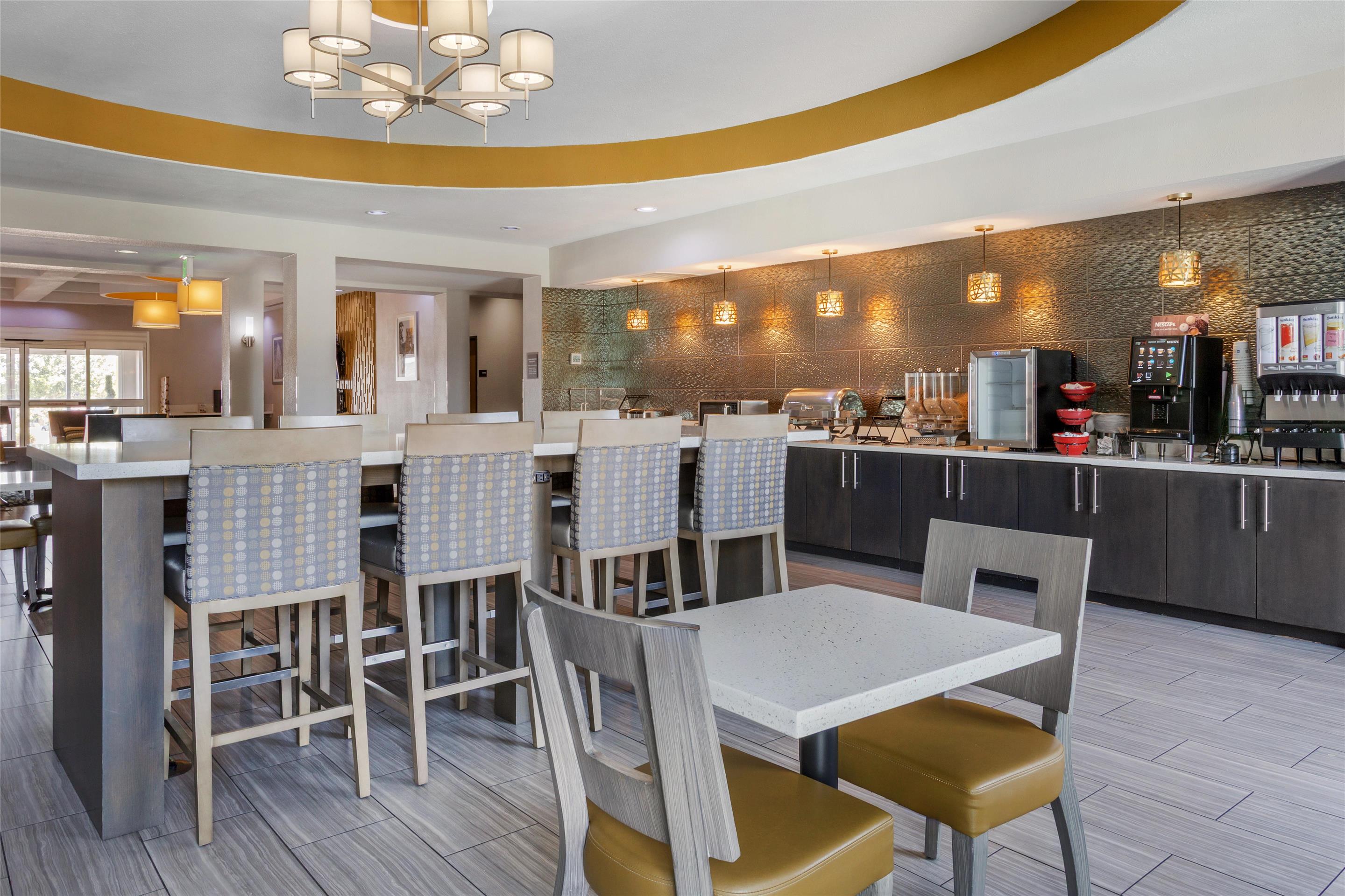 Breakfast Area | Best Western Plus Lampasas Inn & Suites