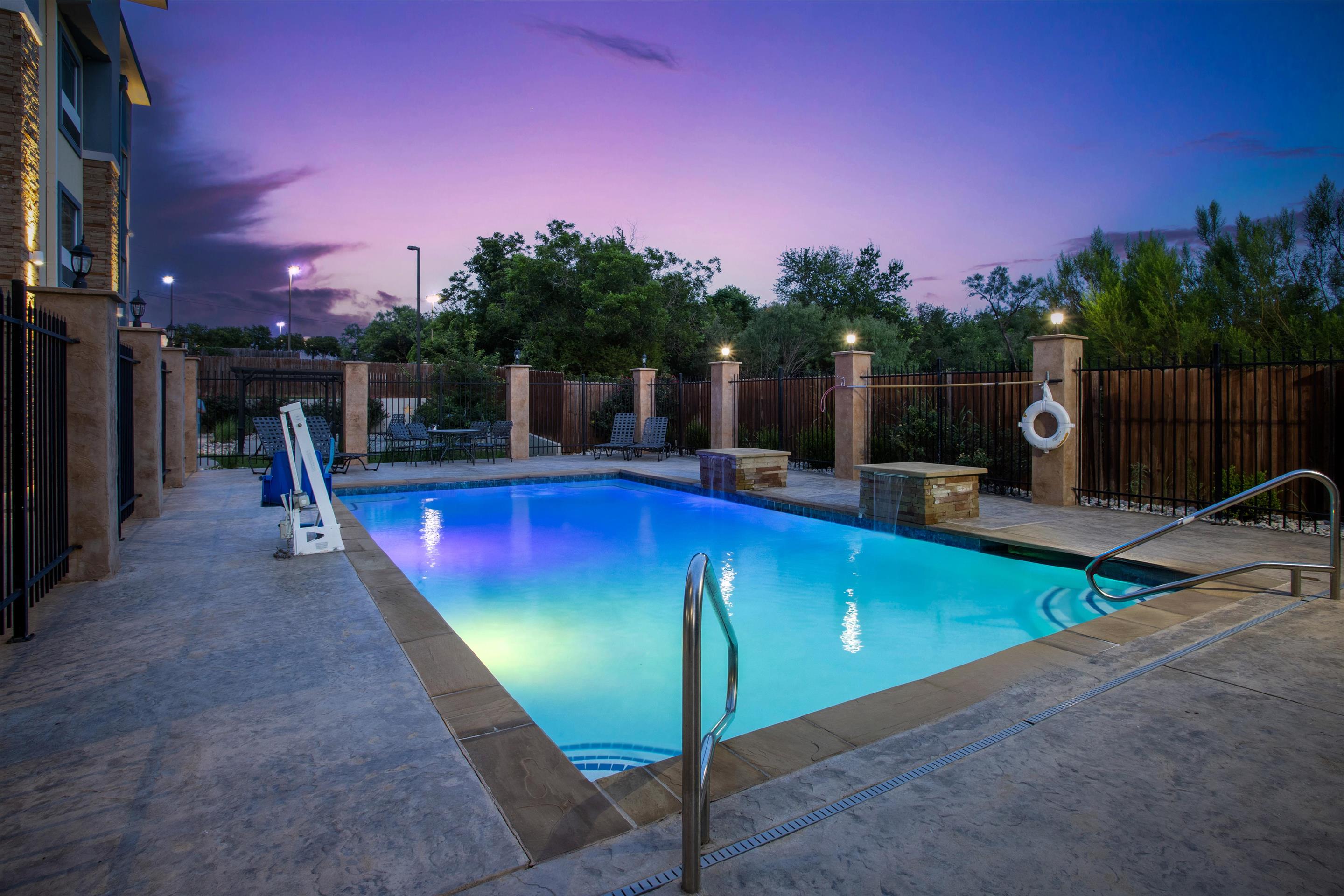 Outdoor Pool | Best Western Plus Lampasas Inn & Suites