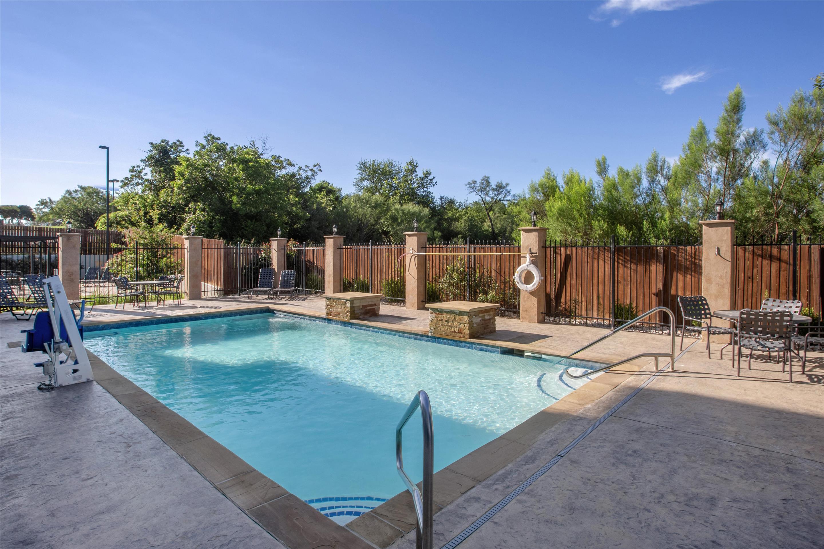 Outdoor Pool | Best Western Plus Lampasas Inn & Suites