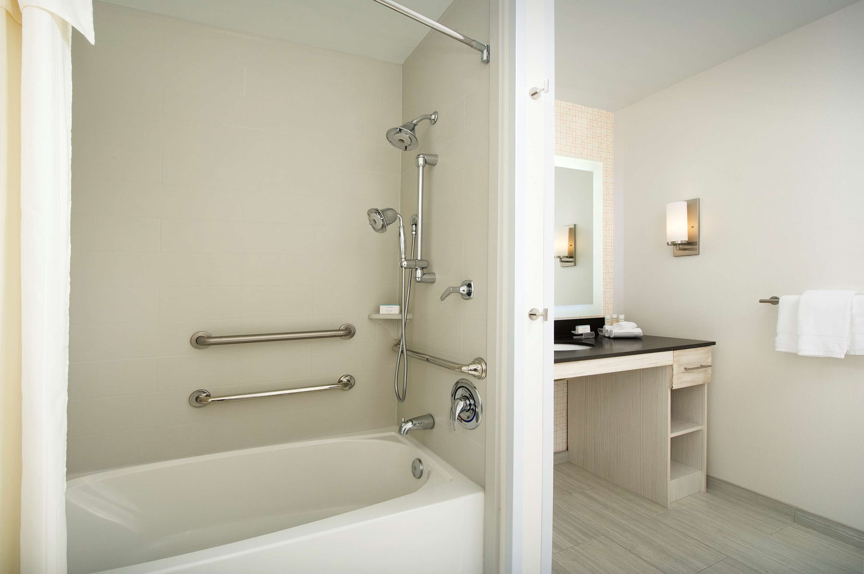 Guest room bath
