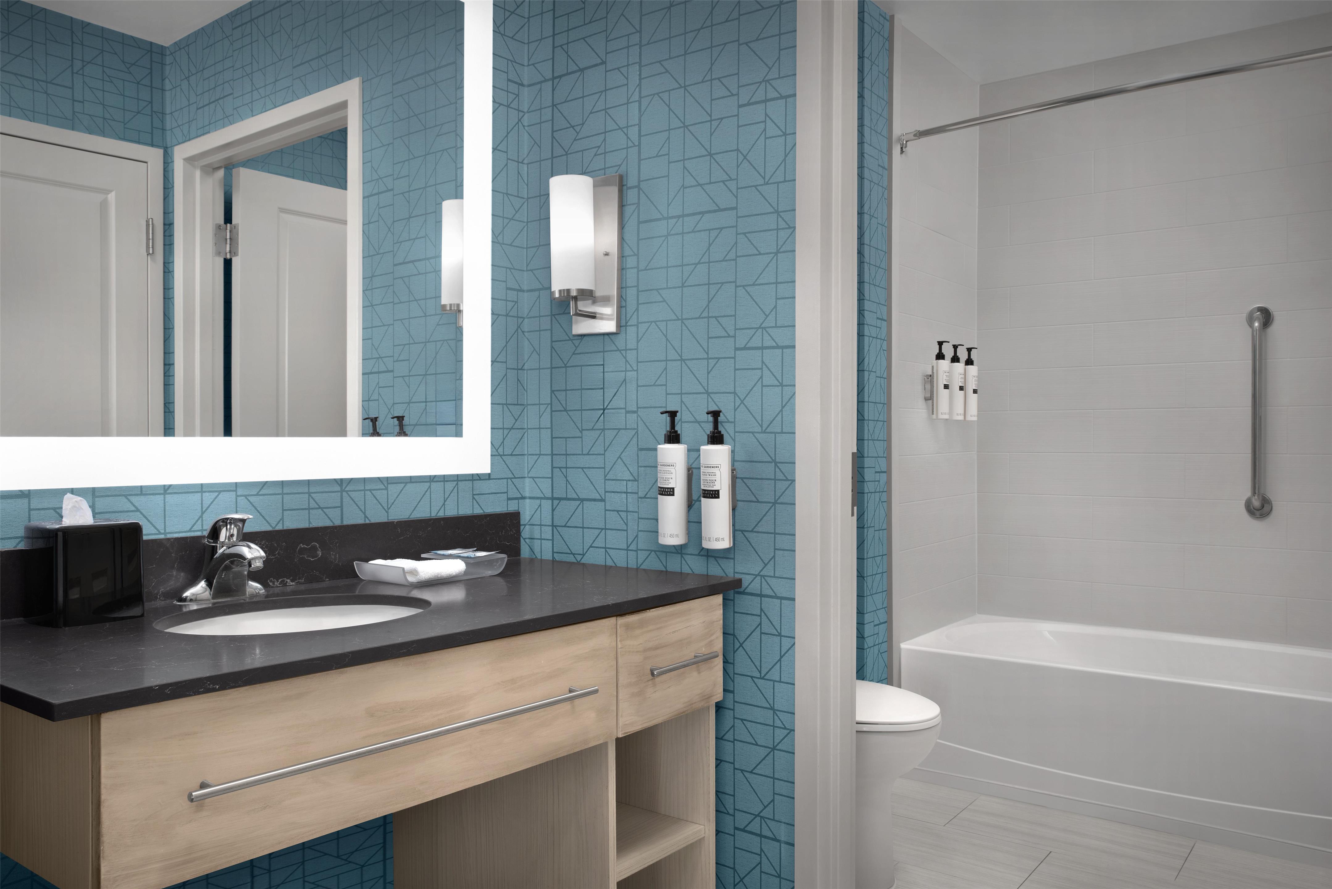 Guest room bath