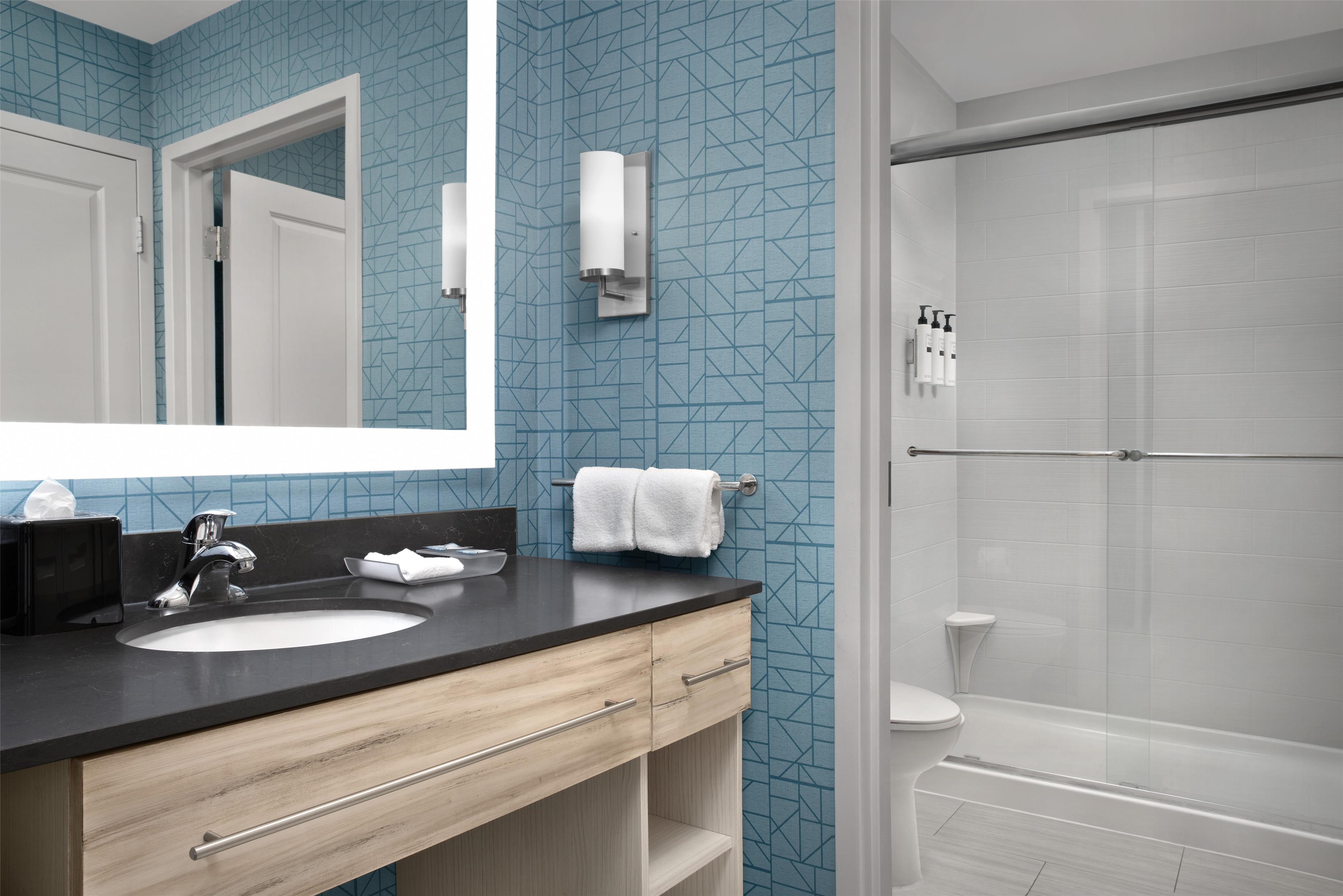 Guest room bath