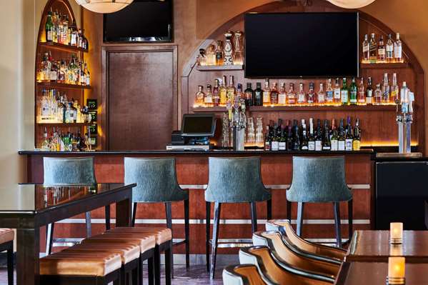 Bar - Hotel Alex Johnson Rapid City