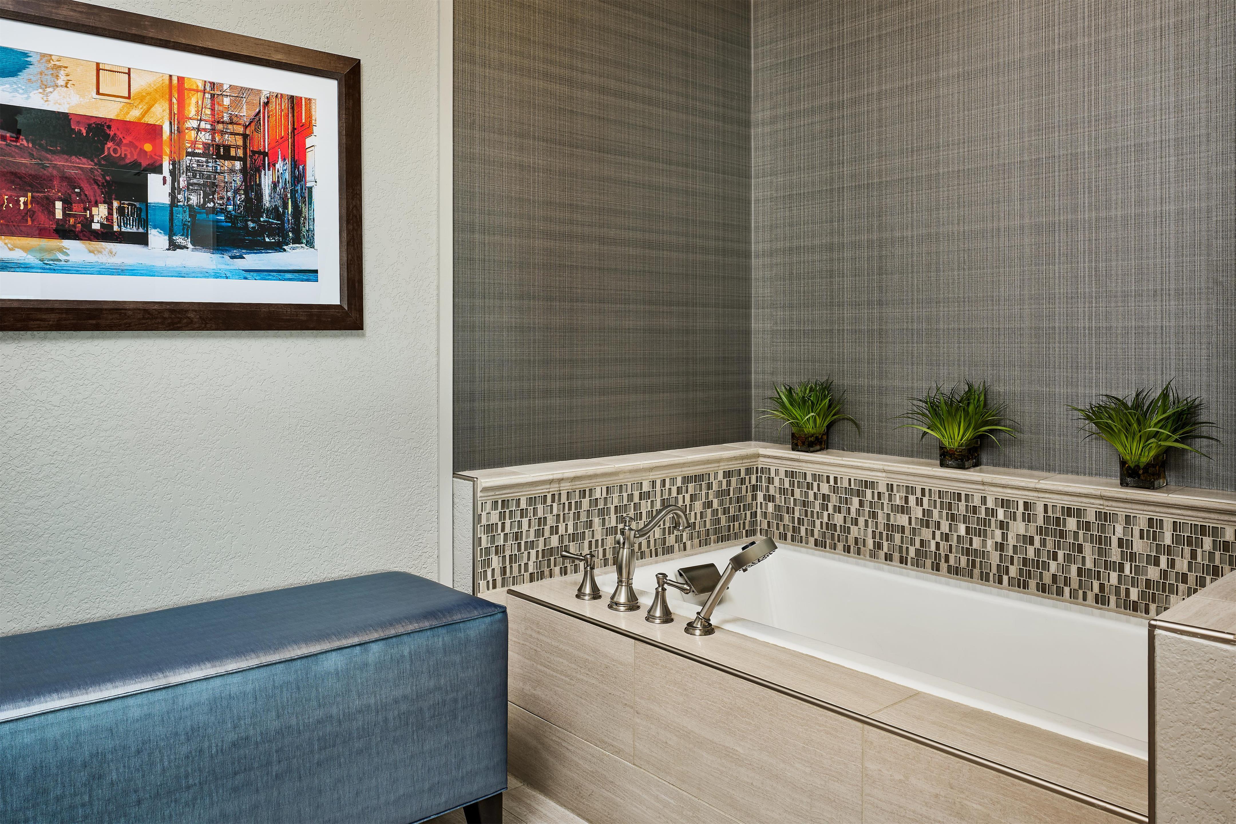 Guest room bath