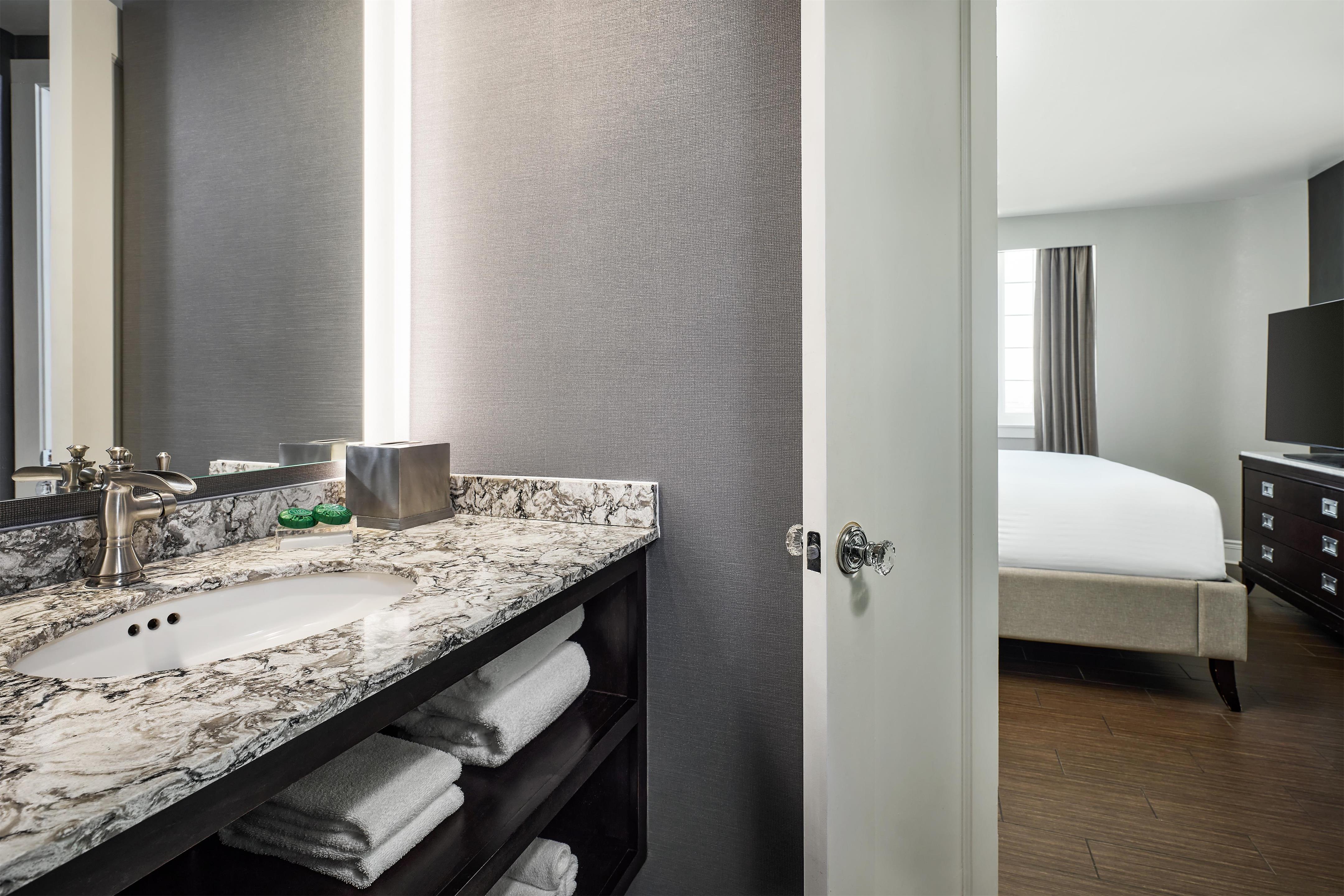 Guest room bath
