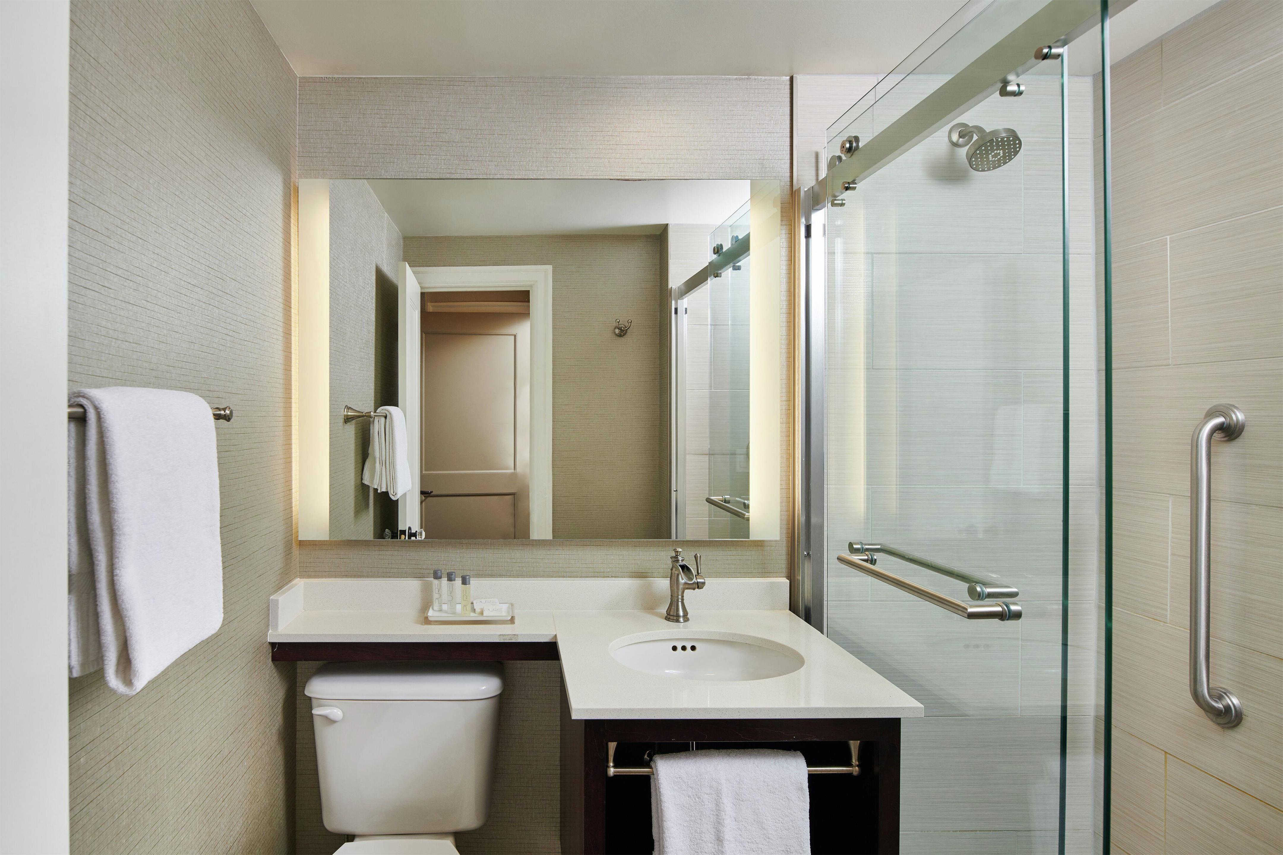 Guest room bath