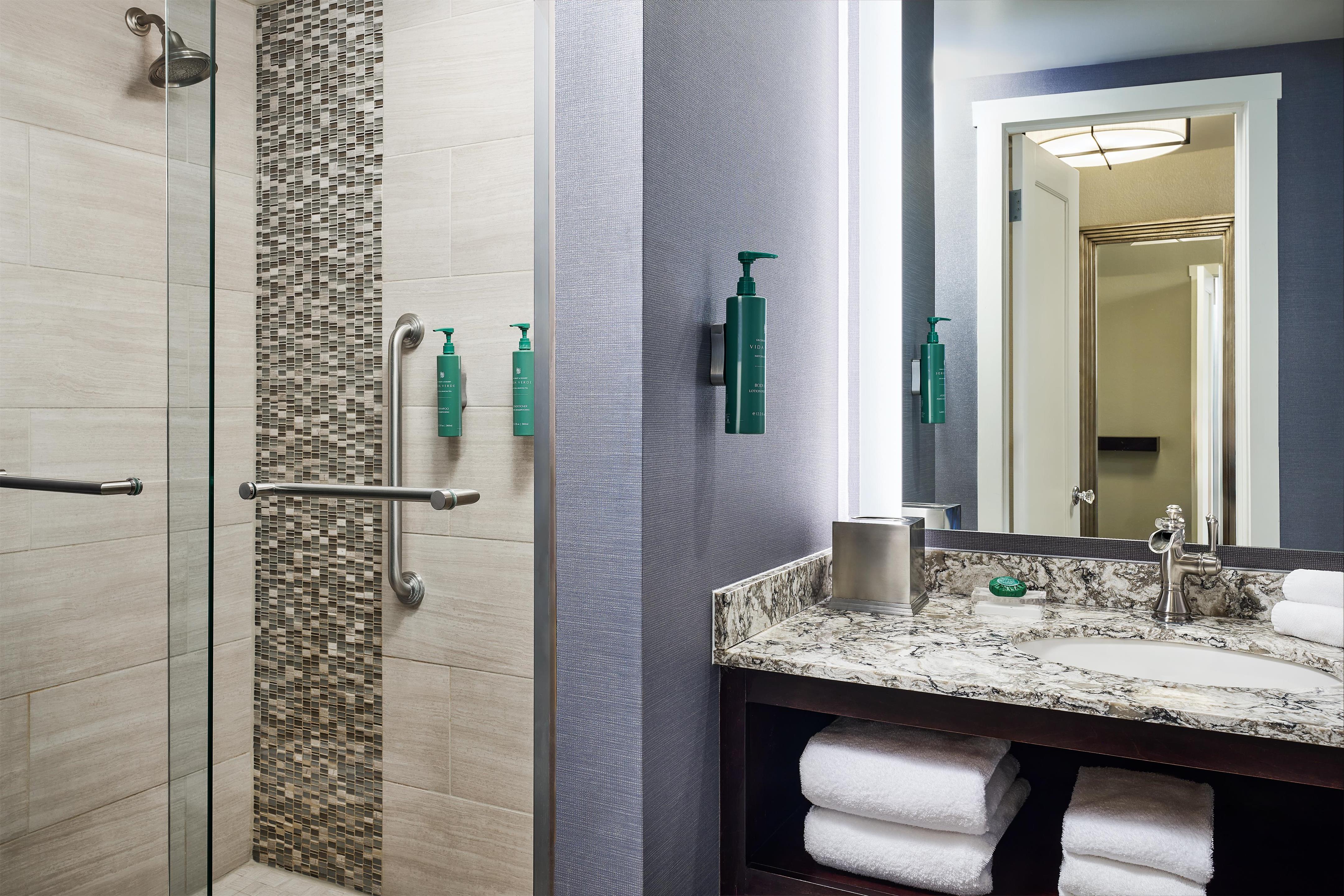 Guest room bath