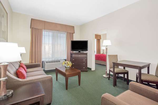 Suite - Ramada Hotel International Airport Denver