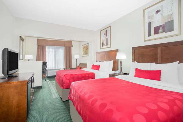 Suite - Ramada Hotel International Airport Denver