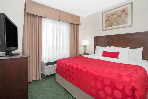 Suite - Ramada Hotel International Airport Denver