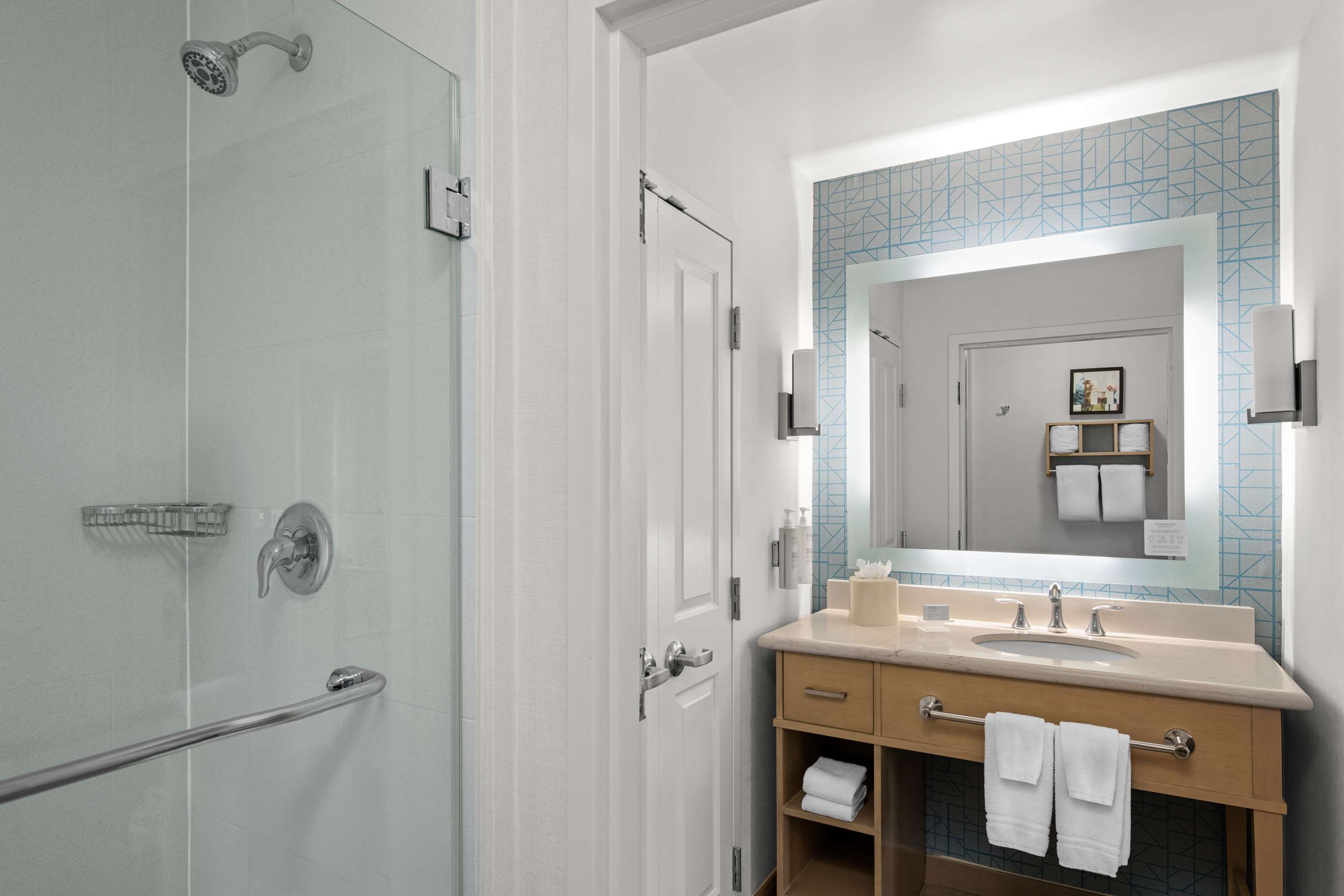 Guest room bath
