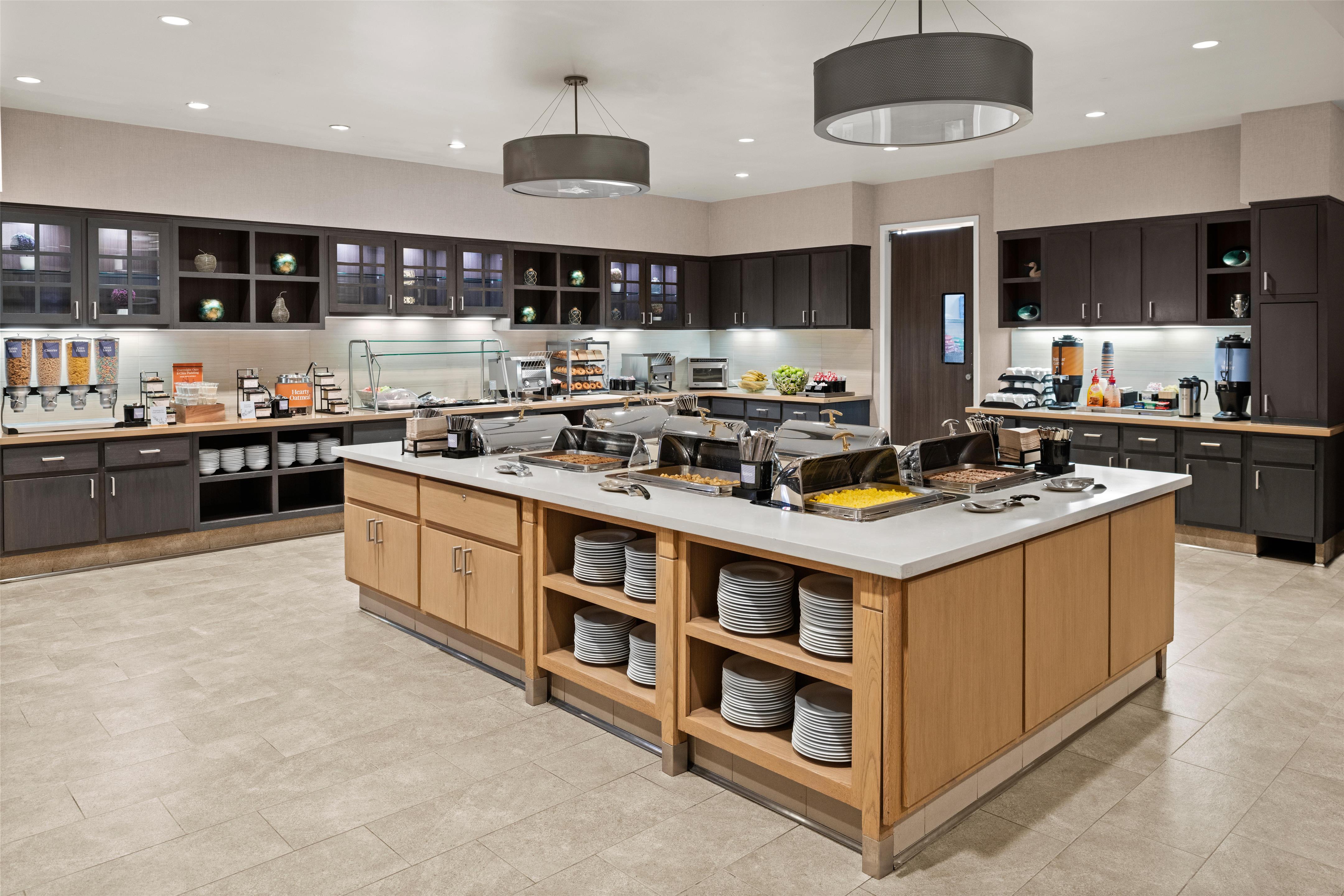 Breakfast Area | Homewood Suites by Hilton Anaheim Resort – Convention Center