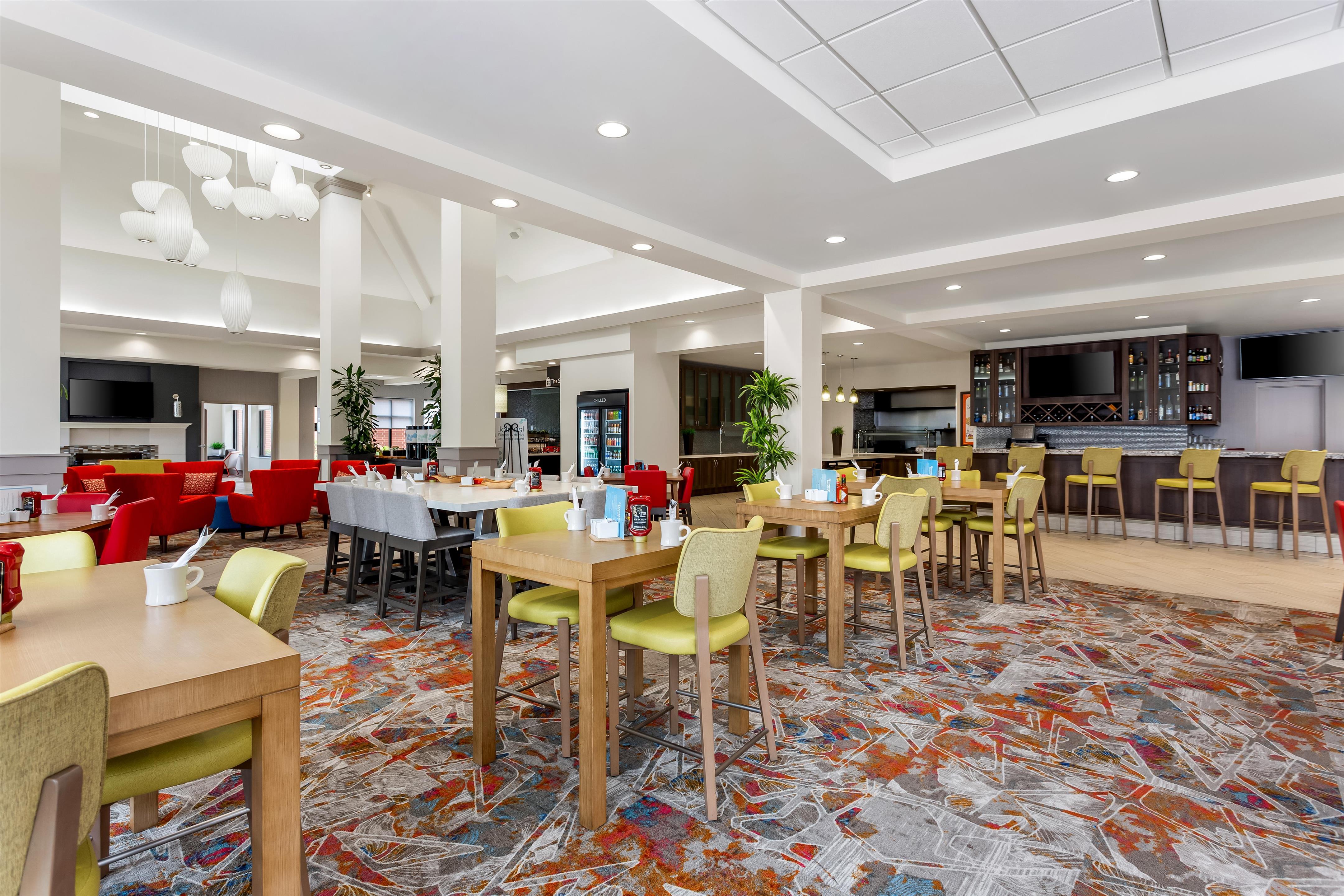 Breakfast Area | Hilton Garden Inn Bolingbrook I-55