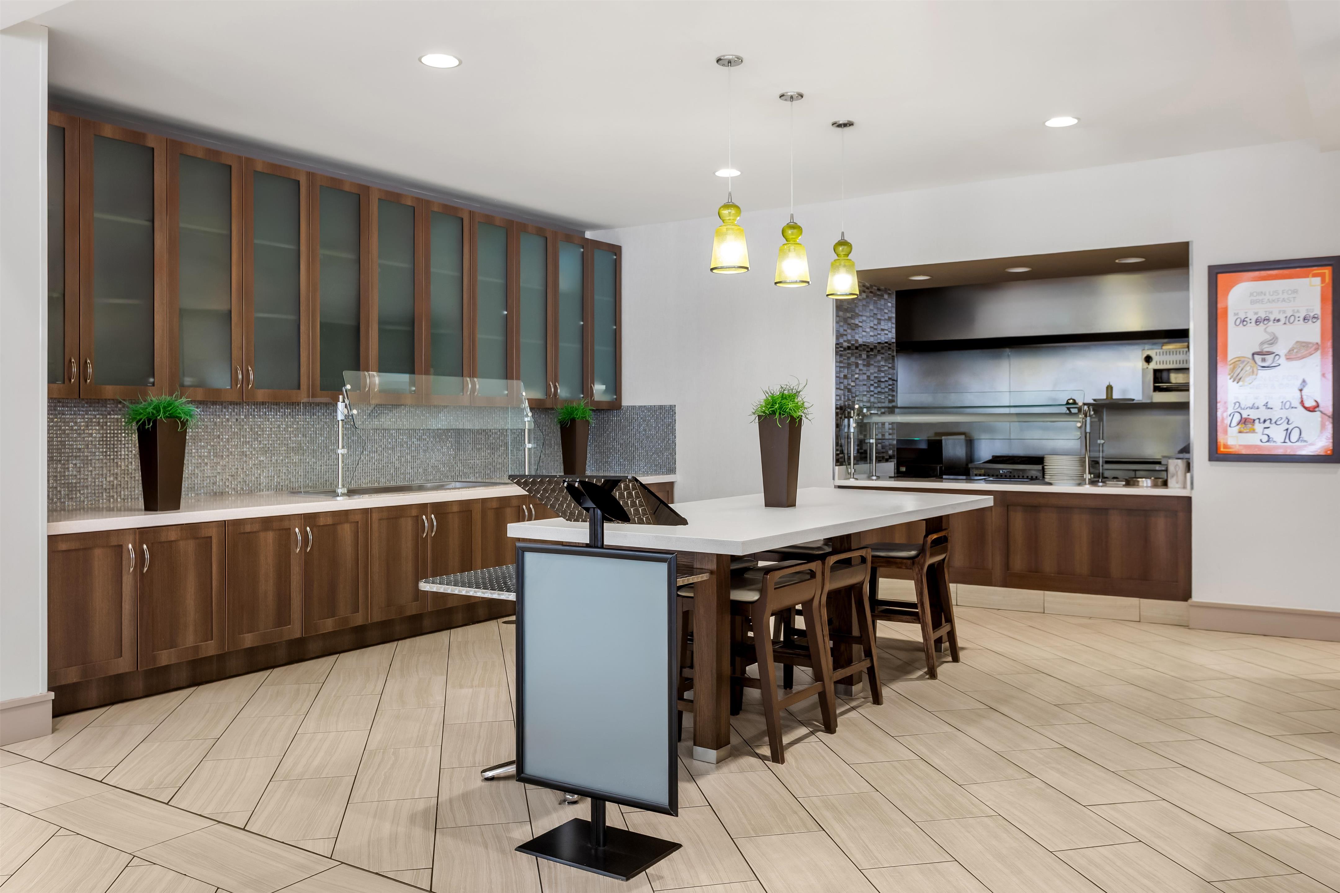 Breakfast Area | Hilton Garden Inn Bolingbrook I-55