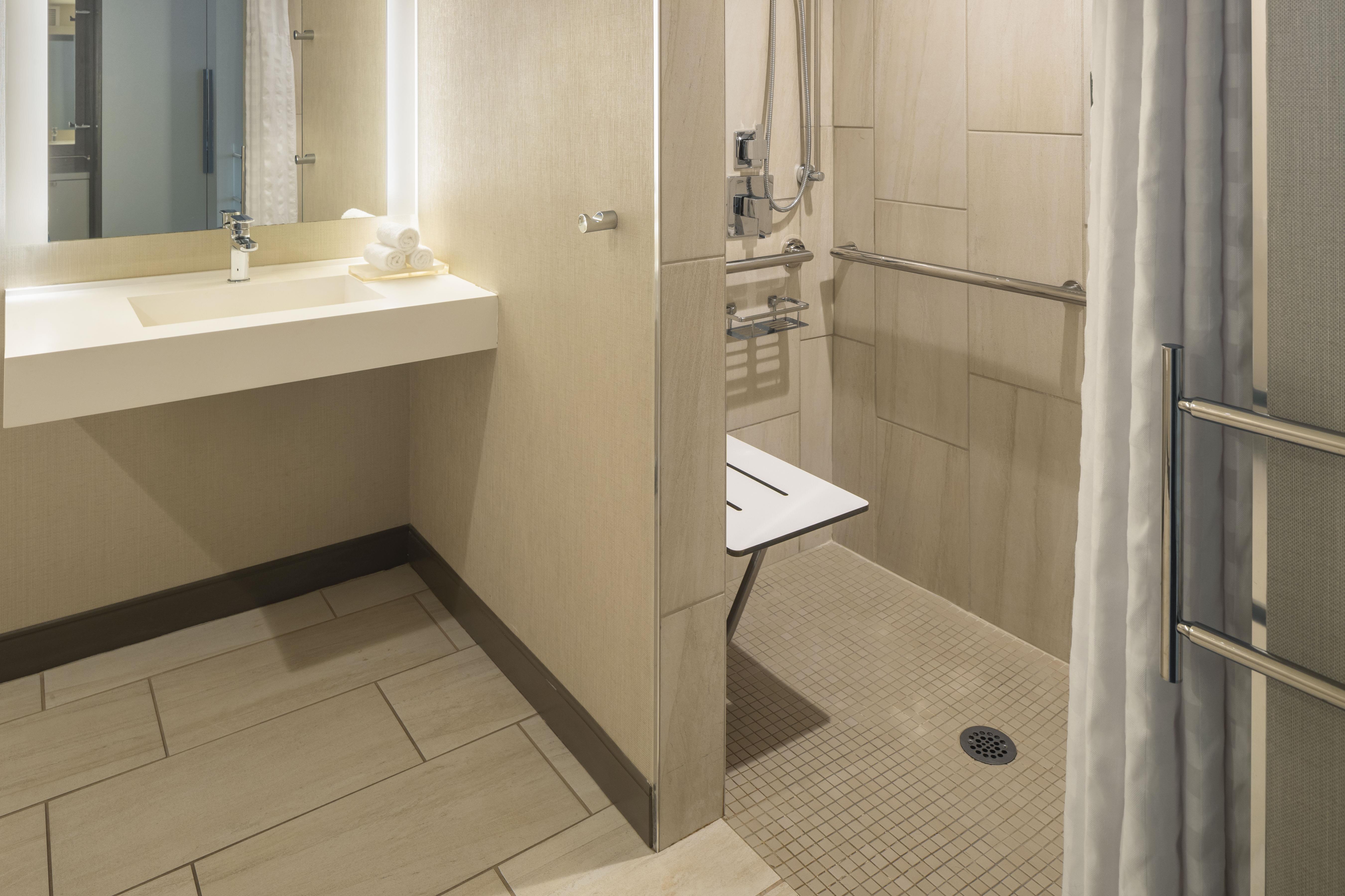 Hilton Cleveland Downtown Room Type - 1KNG AMB. SUITE RI SHWR