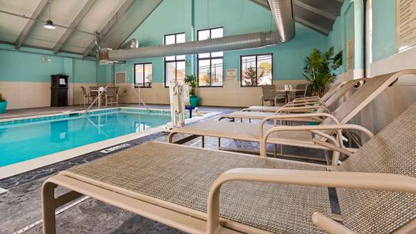 Pool - Best Western Eagles Inn Morehead - I-64, Exit 137