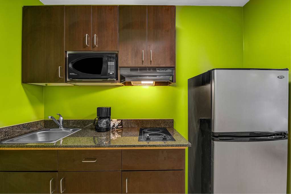 STUDIO 6 CHAMBLEE GA-guestroom-Guest Room,Suite,On-Site.jpg