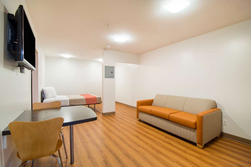 STUDIO 6 AUGUSTA GA-guestroom-Guest Room,On-Site.jpg