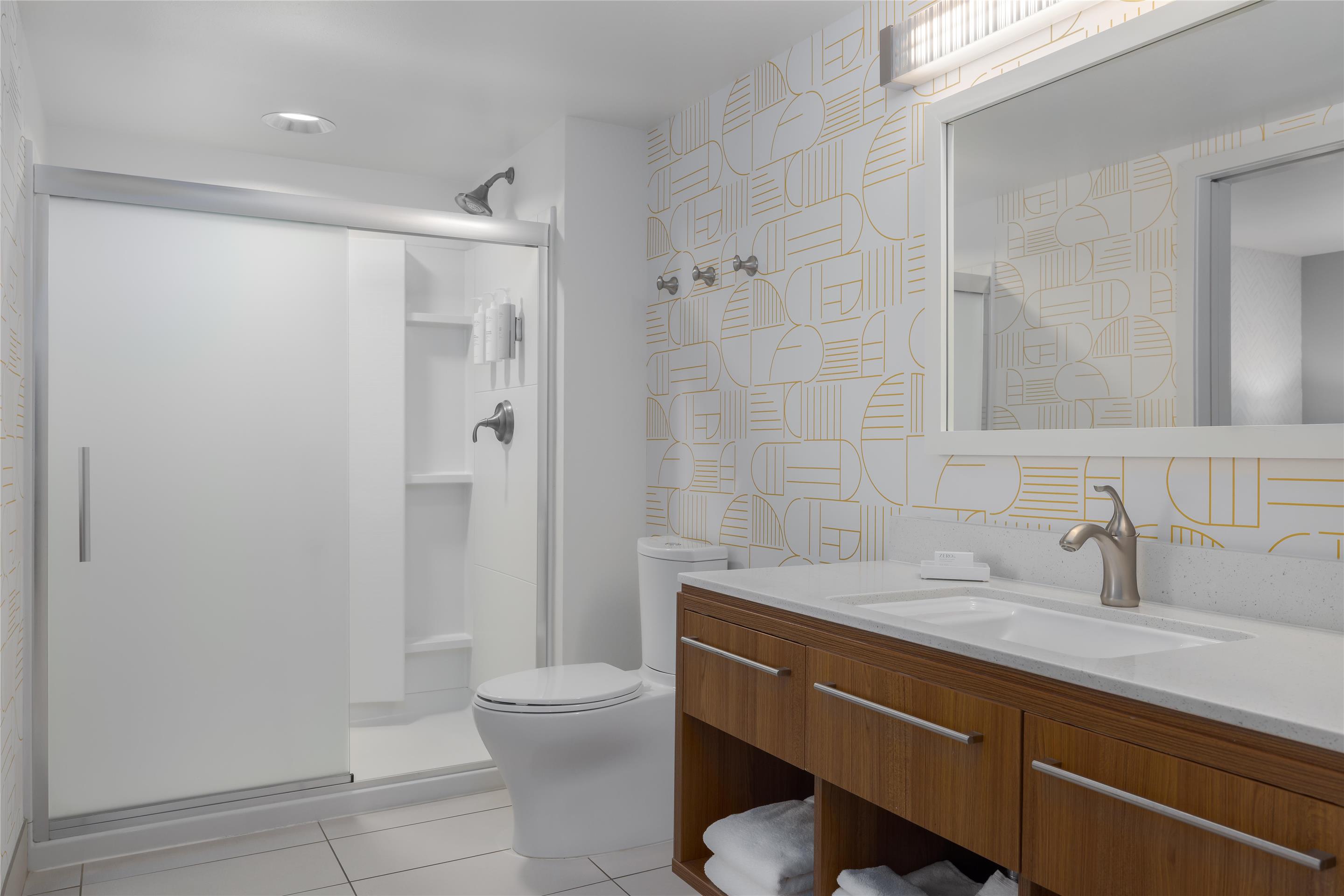 Guest room bath