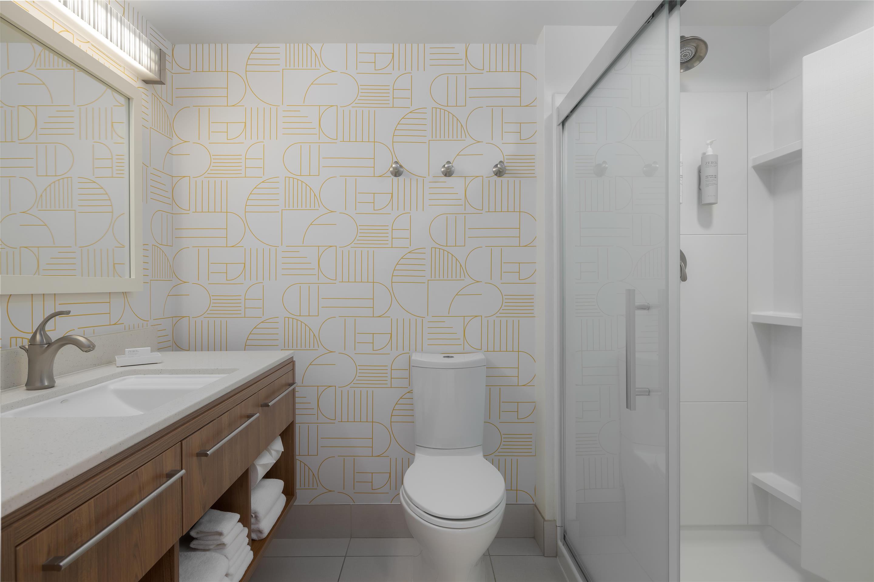 Guest room bath