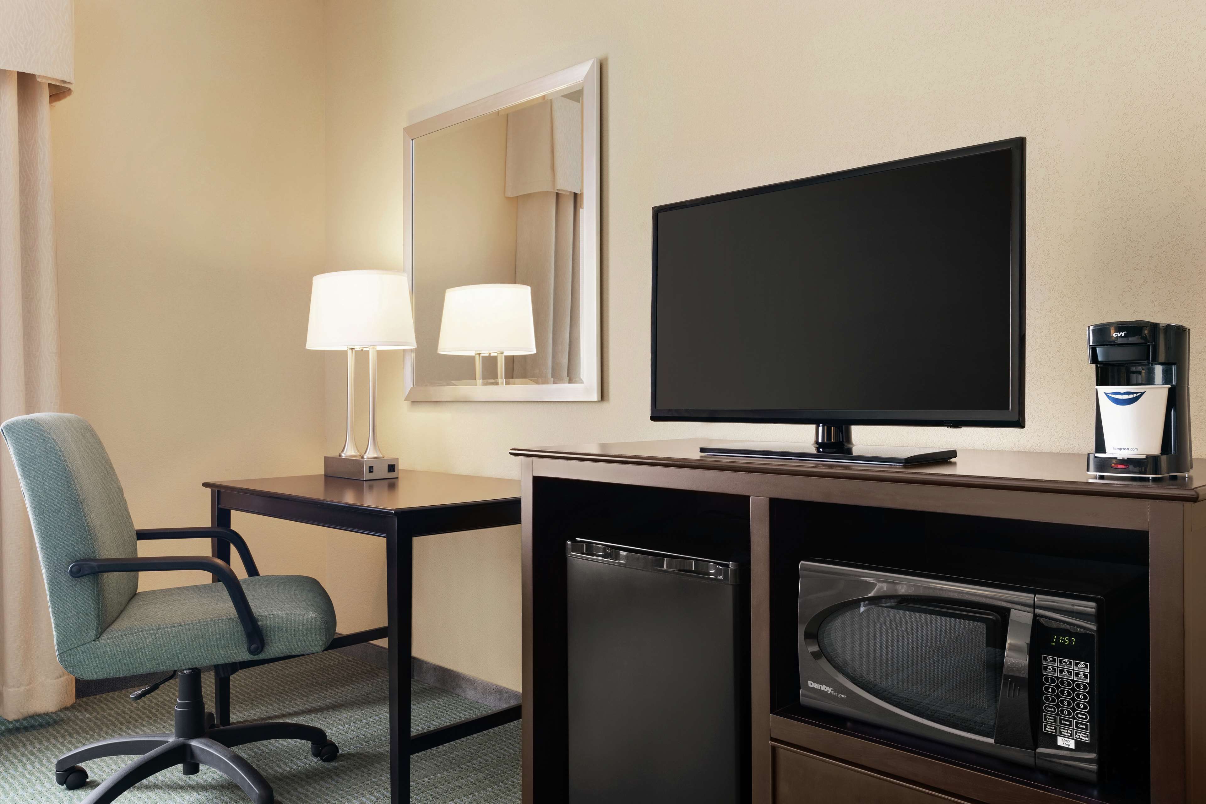 Hampton Inn & Suites Mount Joy/Lancaster West, PA Room Type - 2QN MOB HEARING ACC TUB NS