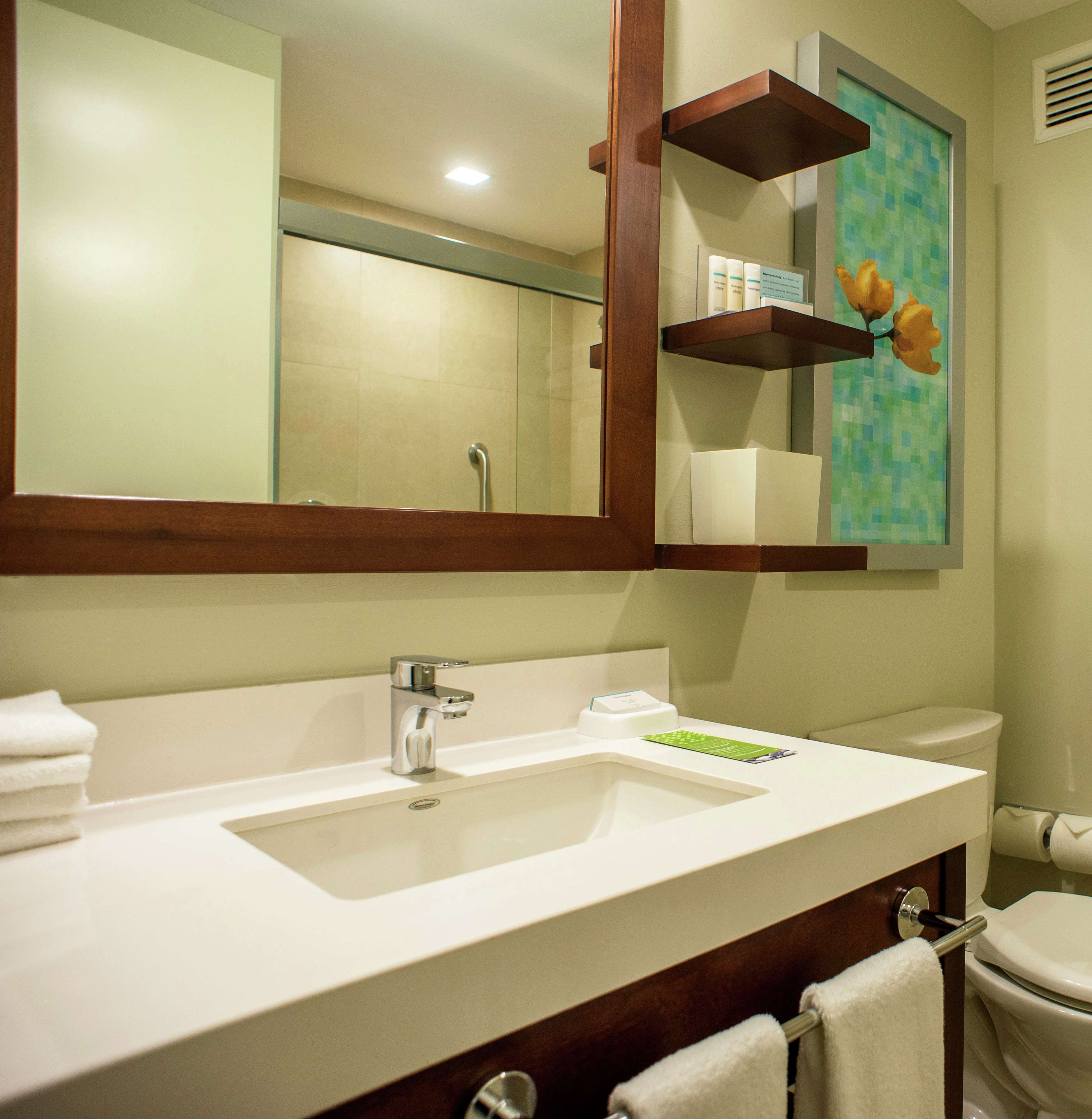 Hampton Inn by Hilton Merida Room Type - 1Q STUDIO W MINI-FRIDGE NS