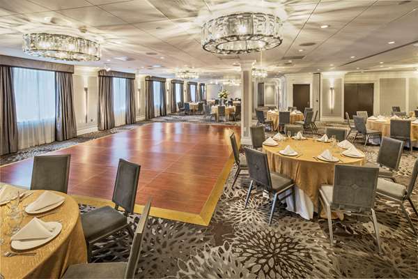Restaurant - DoubleTree by Hilton Hotel Nanuet