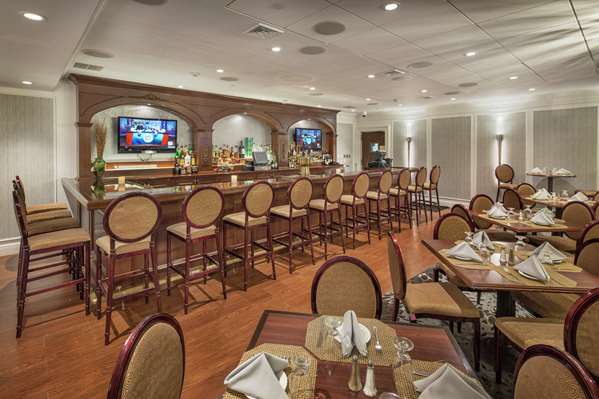 Bar - DoubleTree by Hilton Hotel Nanuet