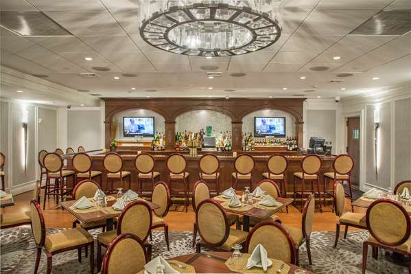 Bar - DoubleTree by Hilton Hotel Nanuet