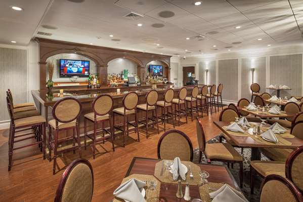 Bar - DoubleTree by Hilton Hotel Nanuet