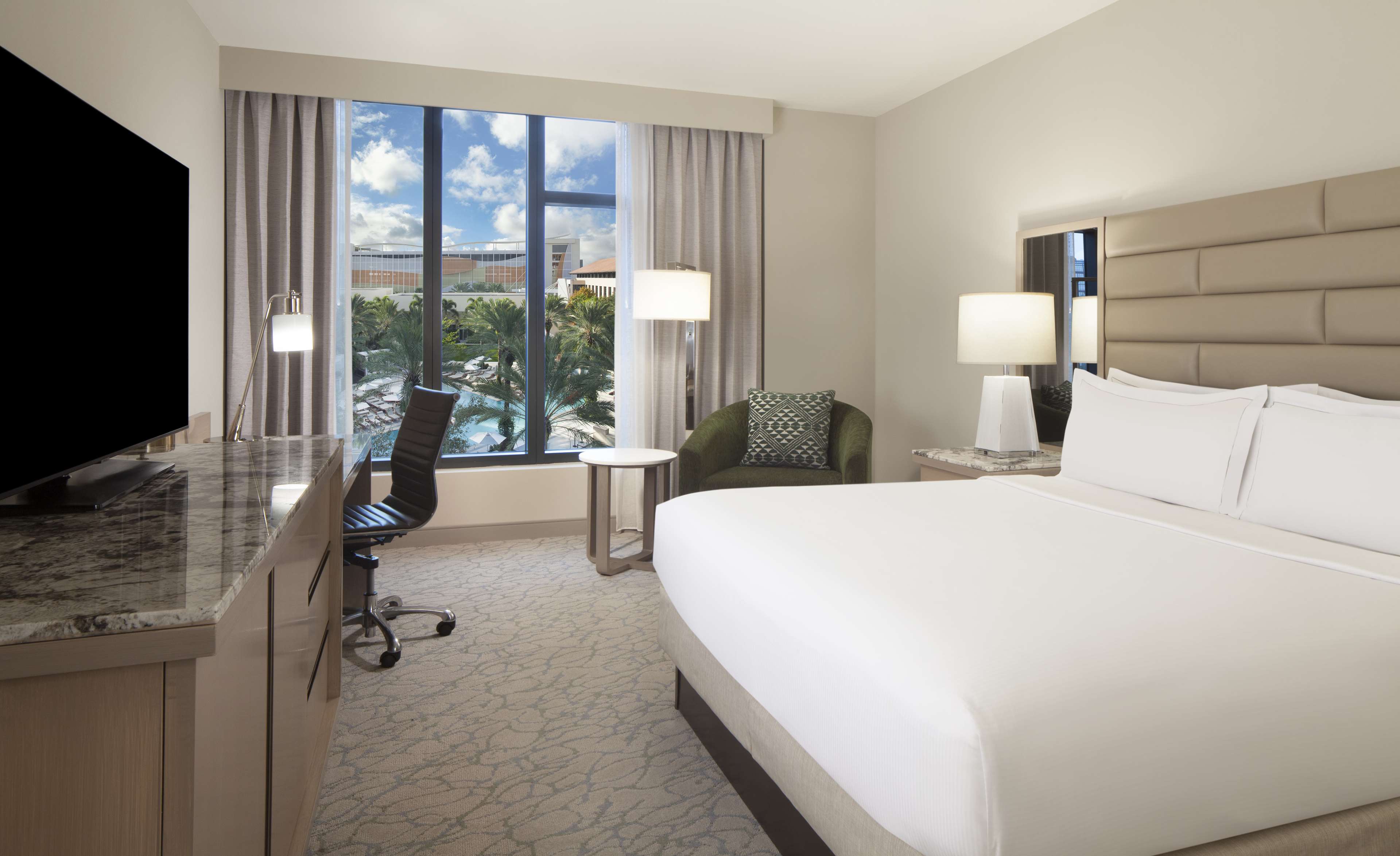 Hilton West Palm Beach Room Type - 1 KING DELUXE POOL VIEW