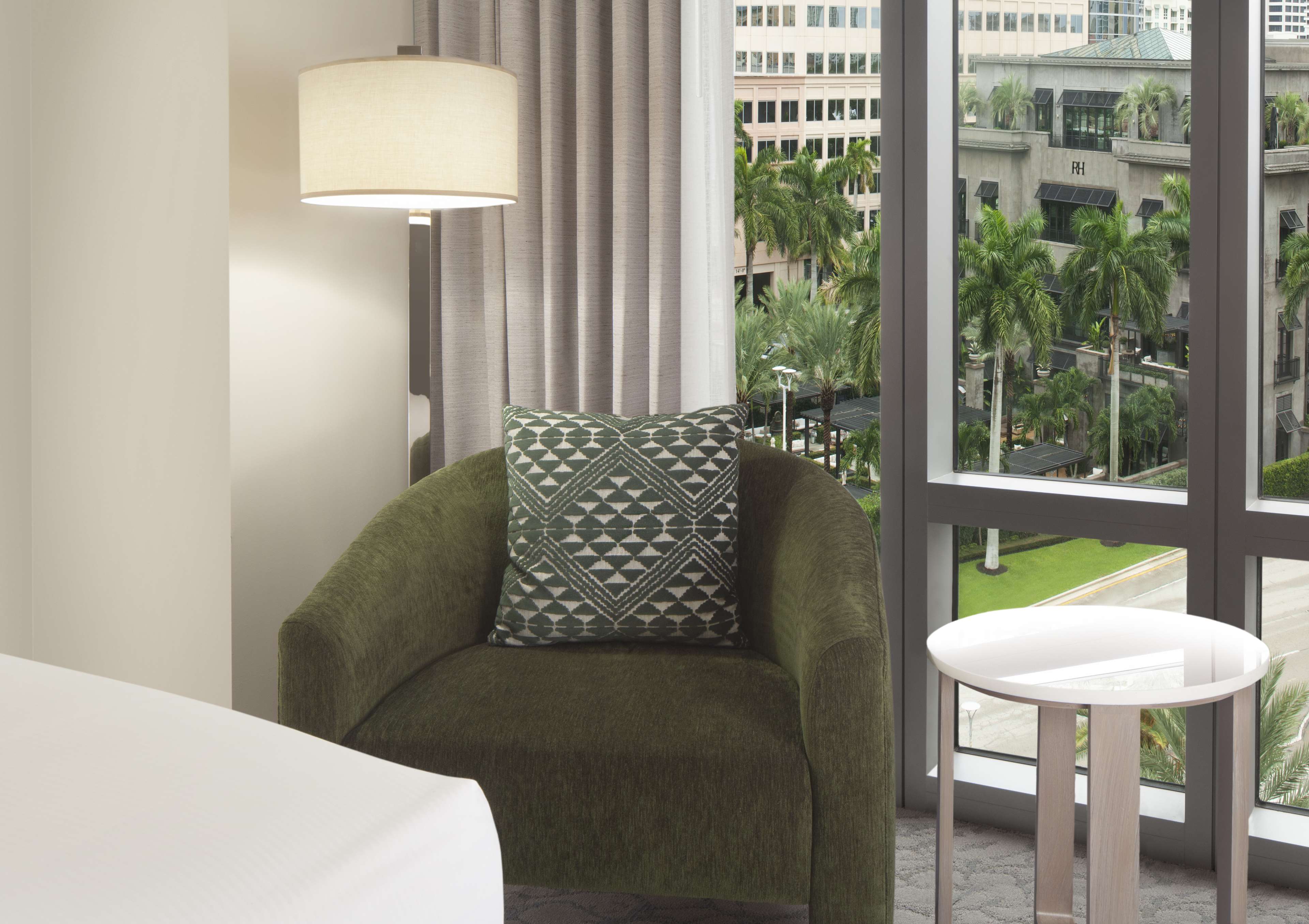 Hilton West Palm Beach Room Type - 1 KING EXEC FL CITY VIEW
