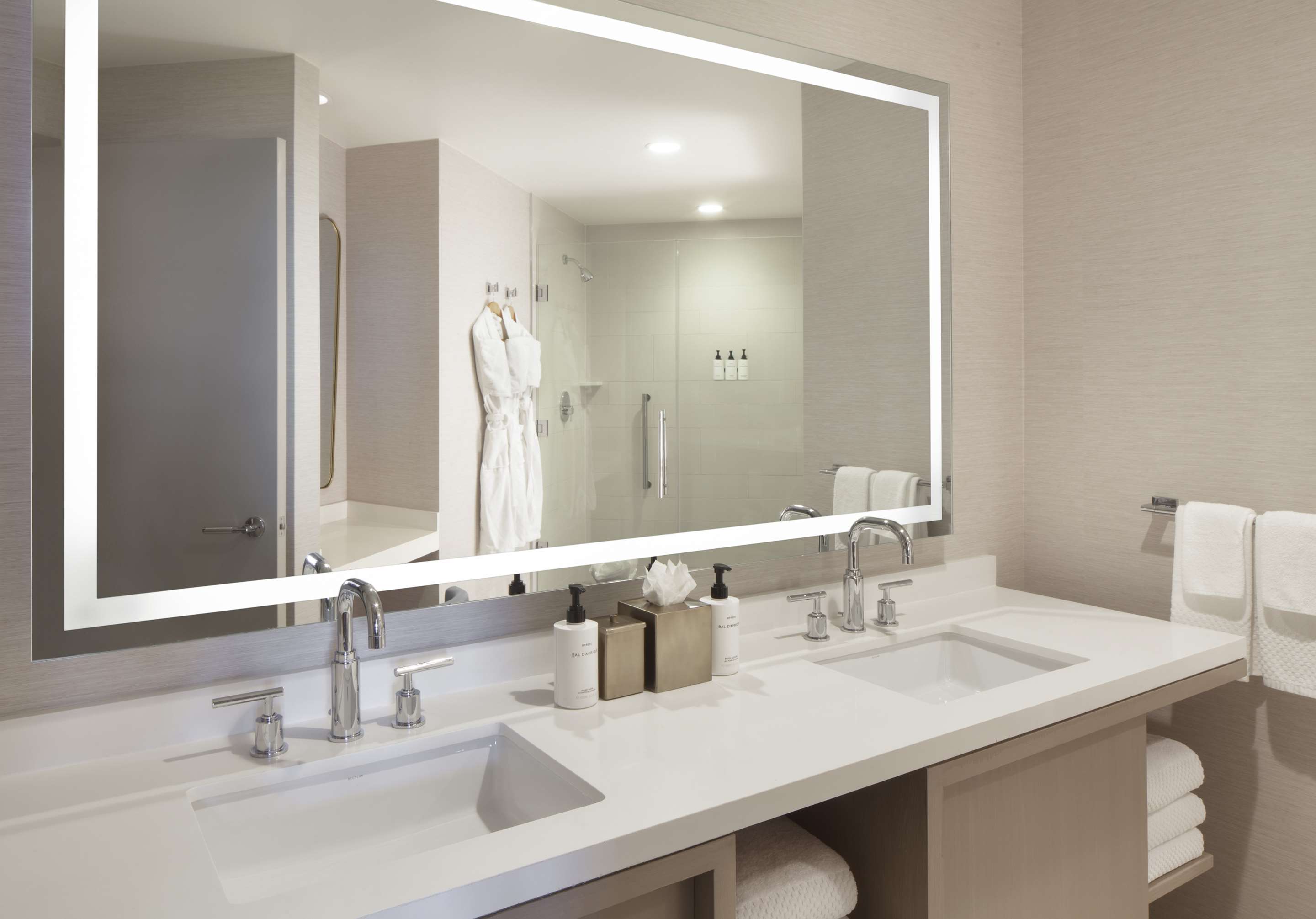 Guest room bath