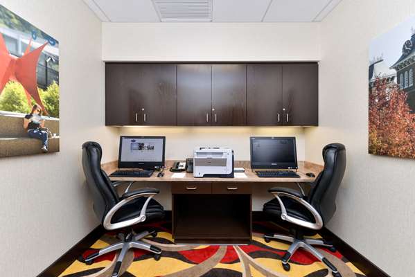 Conference Area - Hampton Inn & Suites California