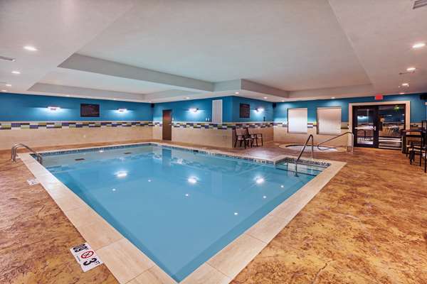 Pool - Hampton Inn & Suites Claremore